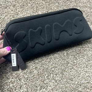 NWT Skims Black Neoprene Cosmetics Waterproof Make Up Pouch Bag clutch
